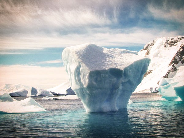 Arctique, Antarctique, la fin des sanctuaires ?