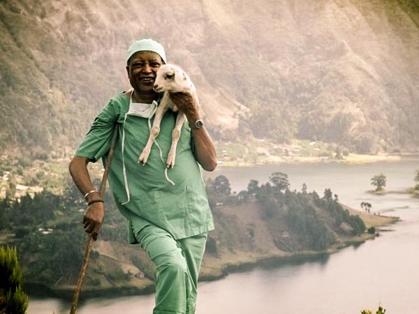 Le berger devenu chirurgien : des hauts plateaux d’Éthiopie aux blocs opératoires